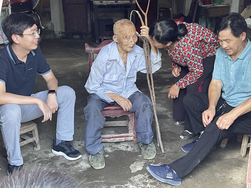 區(qū)人大代表、集團副總馮小龍走訪潘塘福利院為老人送關懷